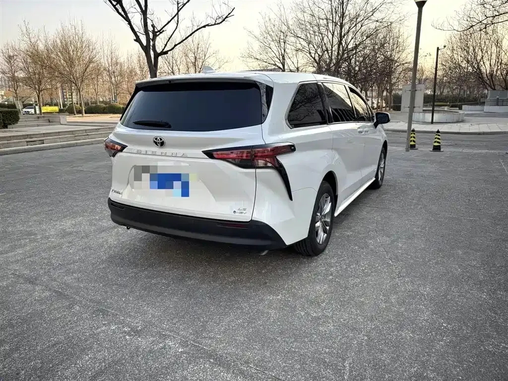 Toyota Sienna — фото 8