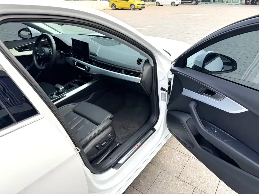 Audi A4L 2021 из CN, фото 8