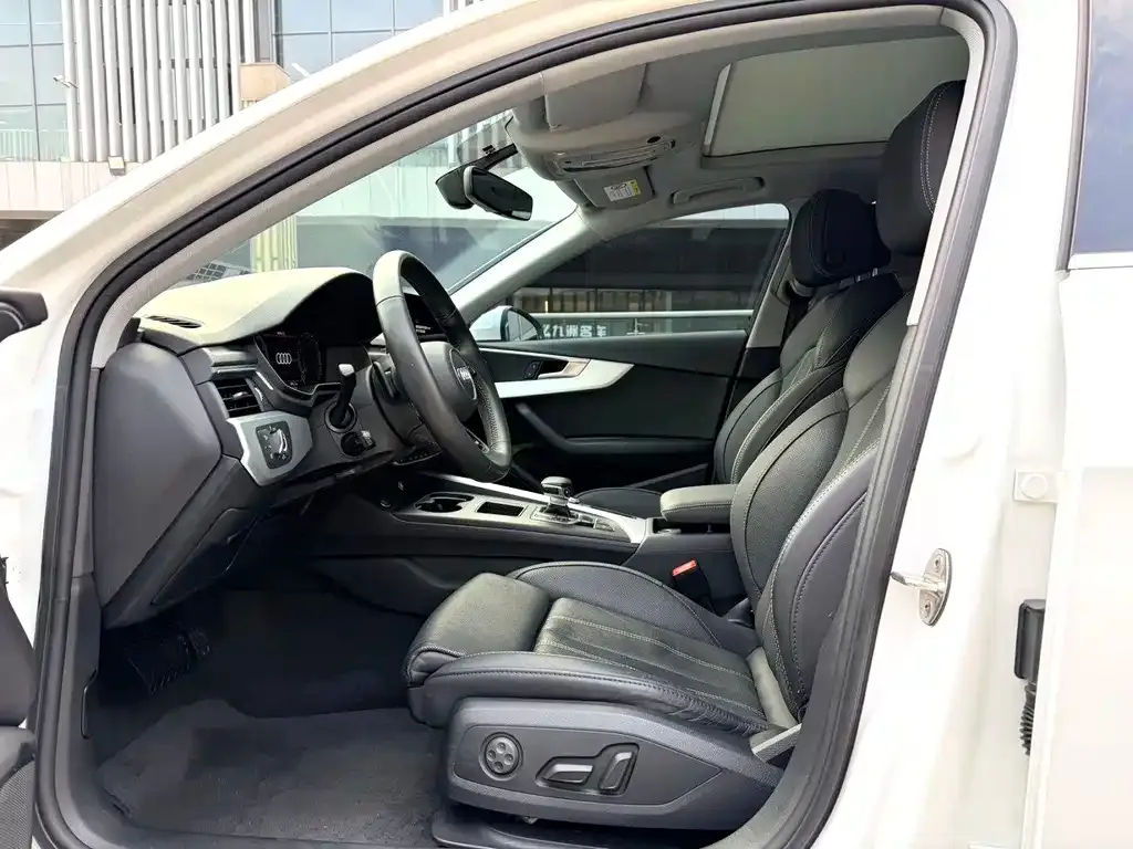 Audi A4L 2021 из CN, фото 7