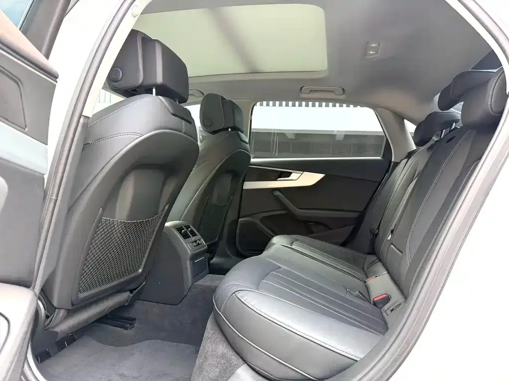 Audi A4L 2021 из CN, фото 5
