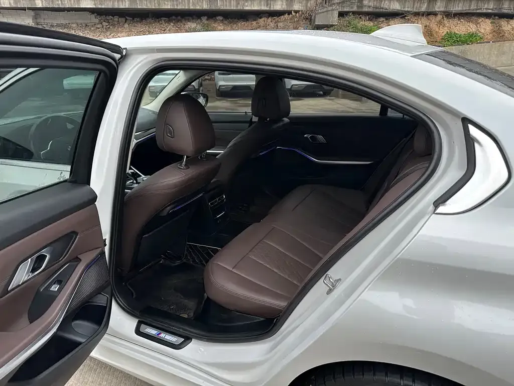 BMW 3 Series 2022 из CN, фото 3