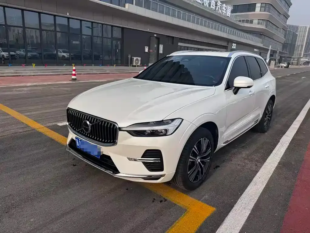 Volvo XC60 2022 из CN, фото 1