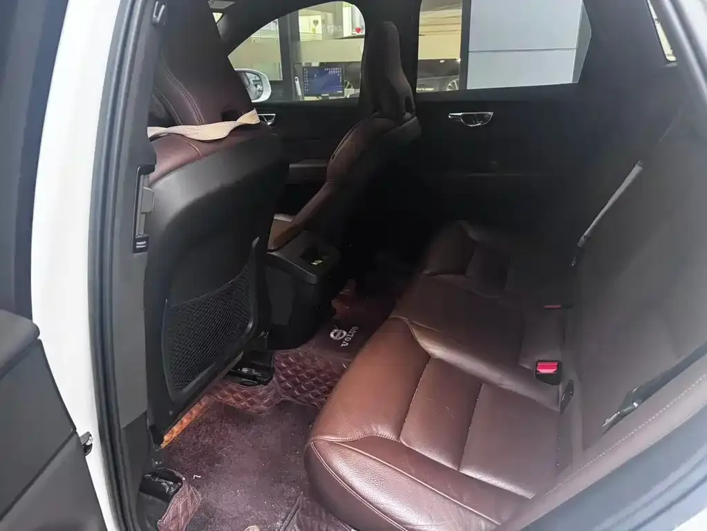 Volvo XC60 2022 из CN, фото 2