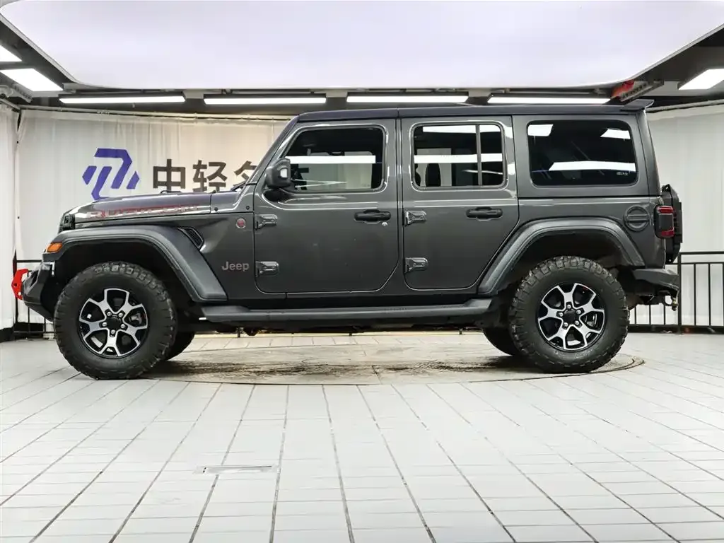Jeep Wrangler — фото 8