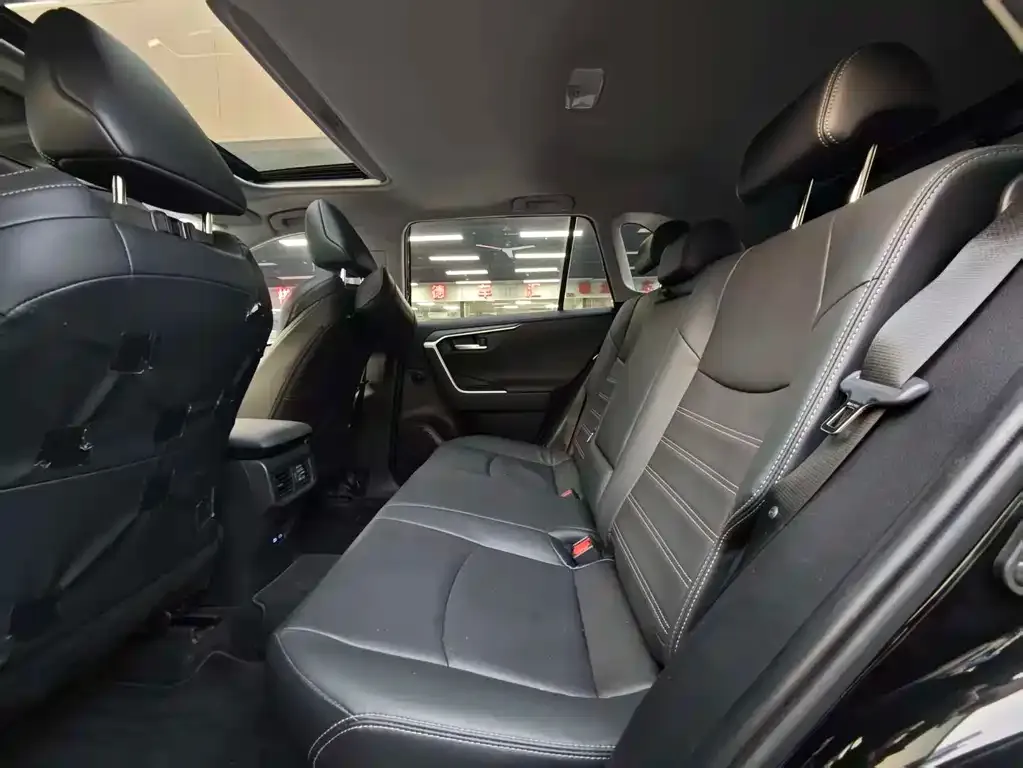 Toyota Wildlander 2022 из CN, фото 2
