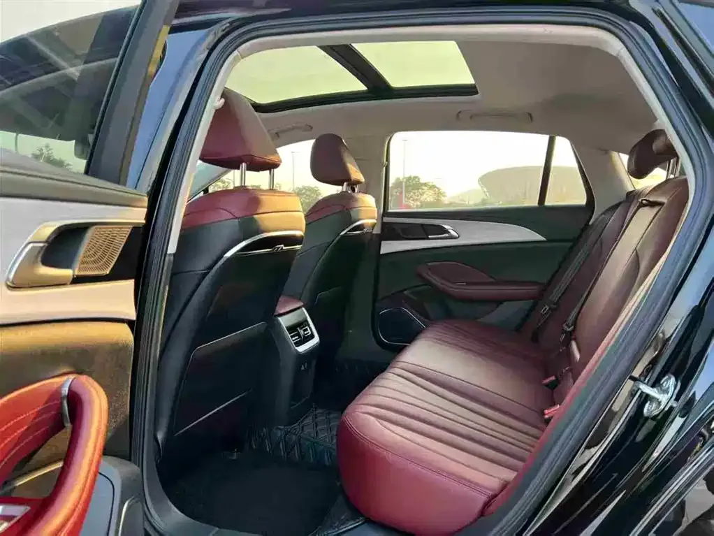 Hongqi H5 2025 из CN, фото 4