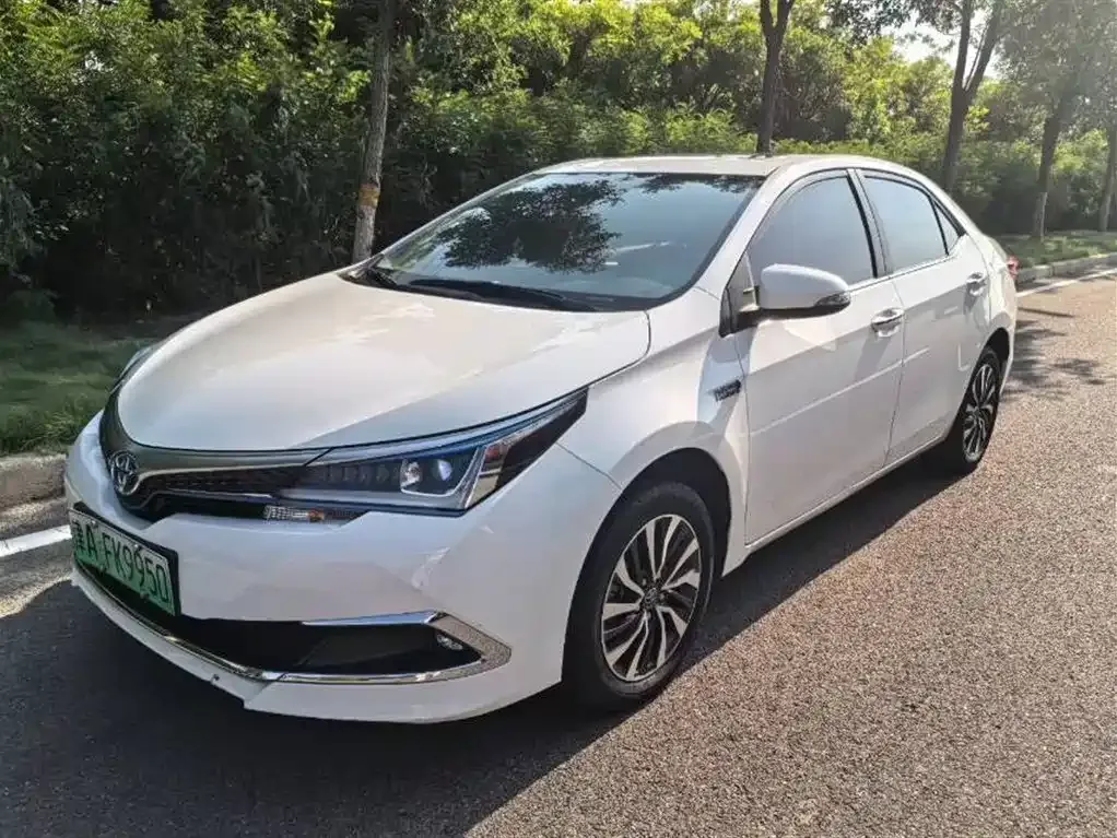 Toyota Corolla Hybrid — фото 1