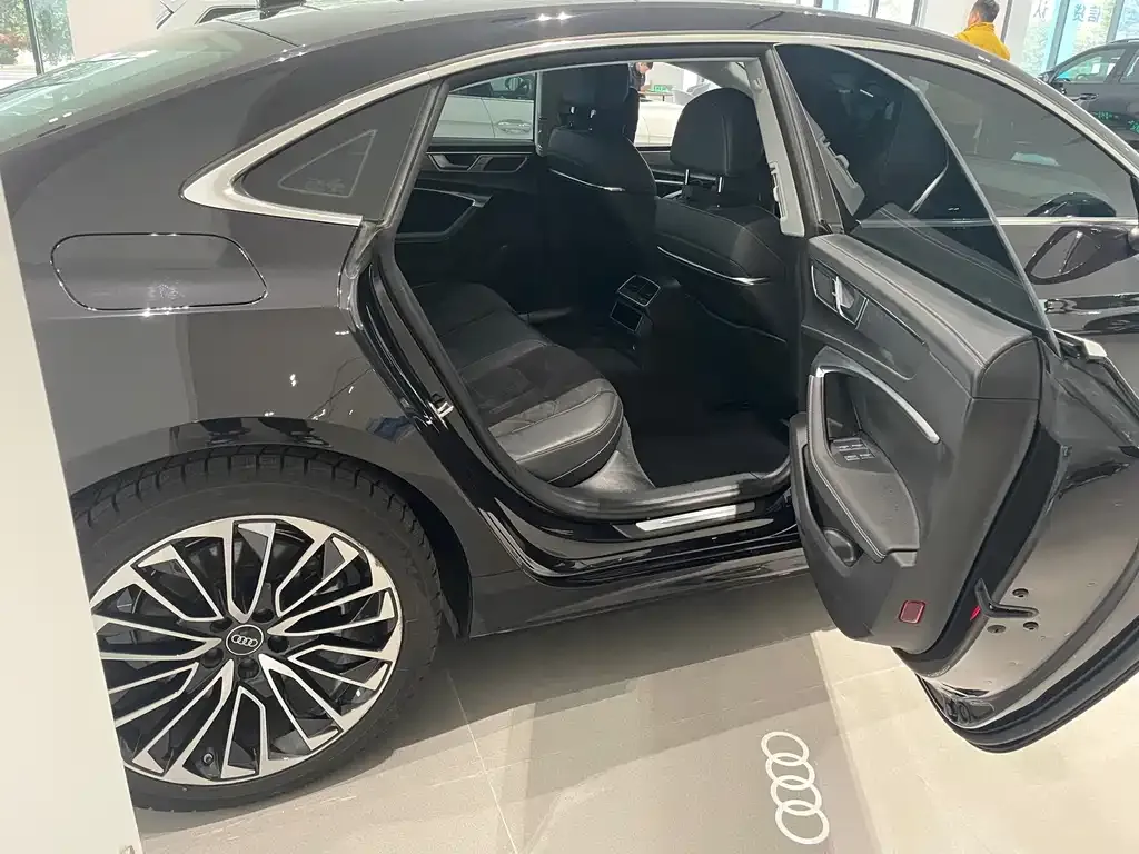Audi A7L 2024 из CN, фото 8