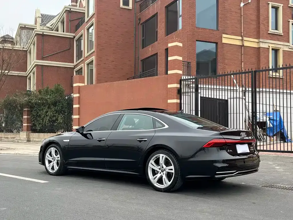 Audi A7L — фото 7