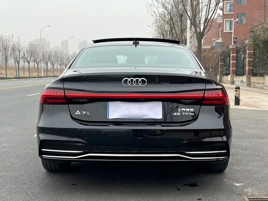 Audi A7L — фото 9
