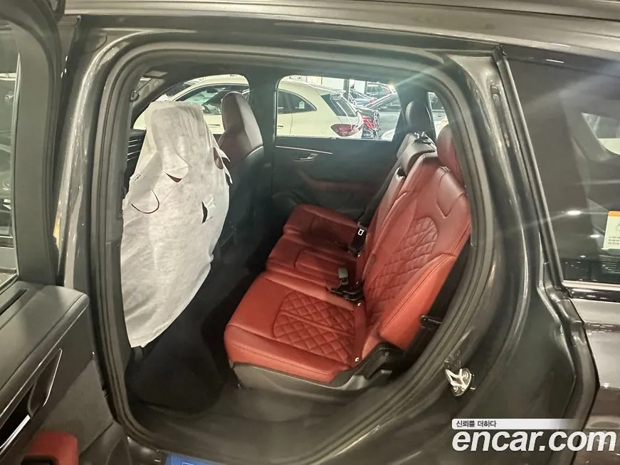 Audi SQ7 2026 из KR, фото 8
