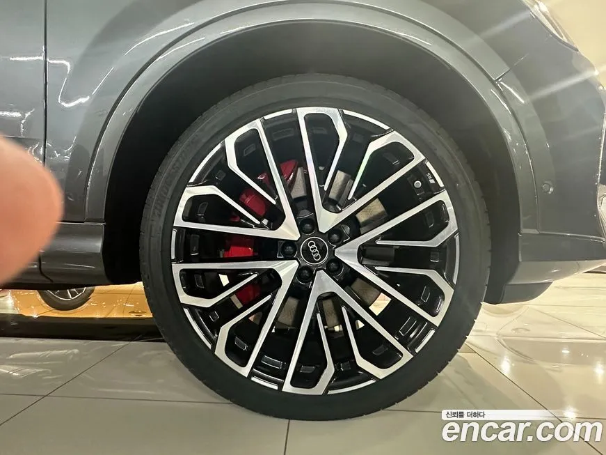 Audi SQ7 2026 из KR, фото 5