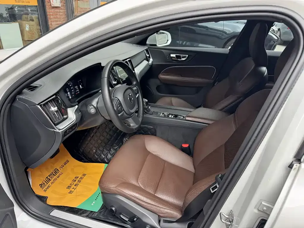 Volvo S60 2021 из CN, фото 4