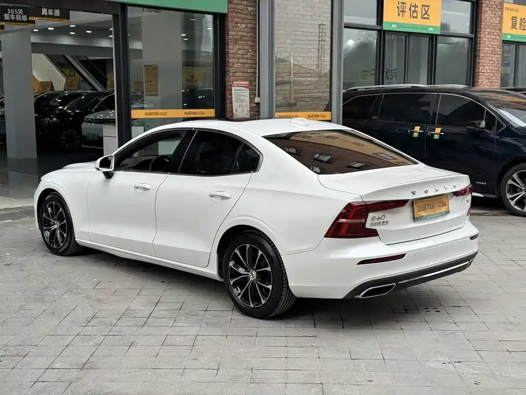 Volvo S60 2021 из CN, фото 2