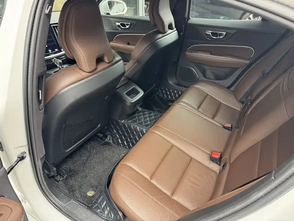 Volvo S60 2021 из CN, фото 7