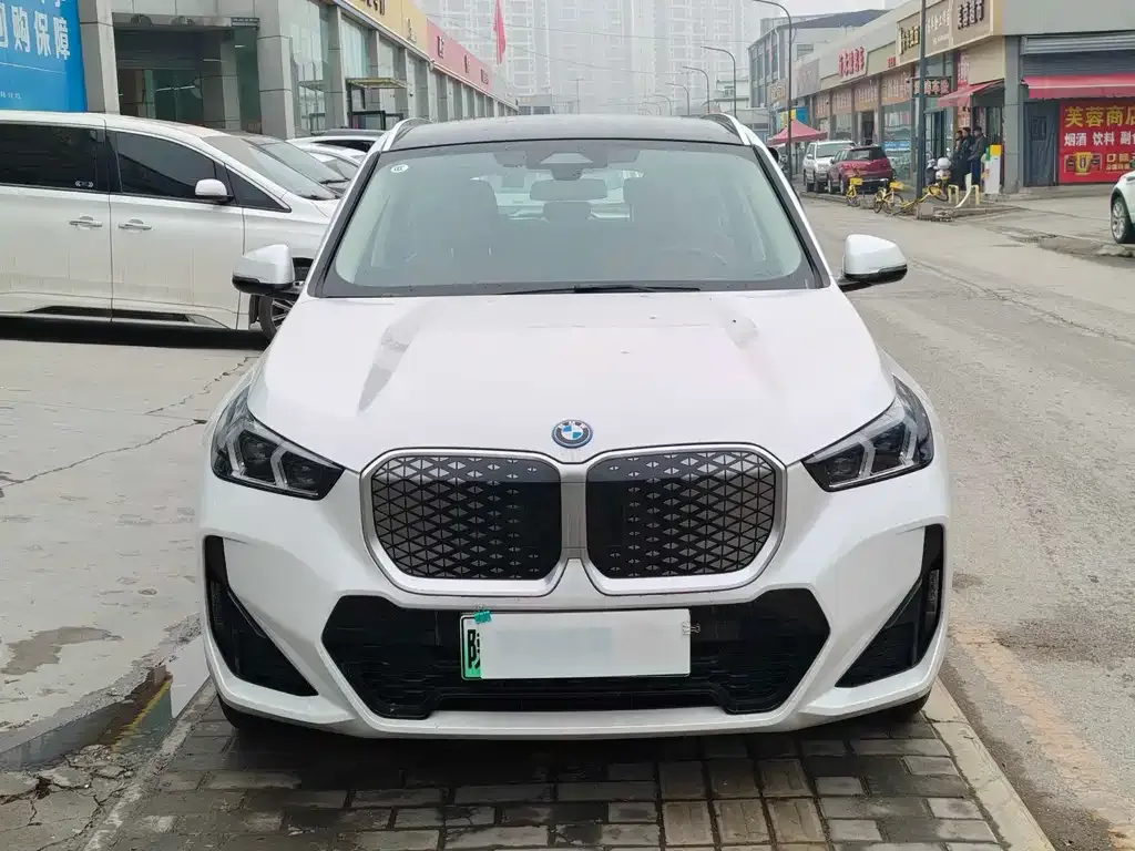 BMW iX1 2025 из CN, фото 9