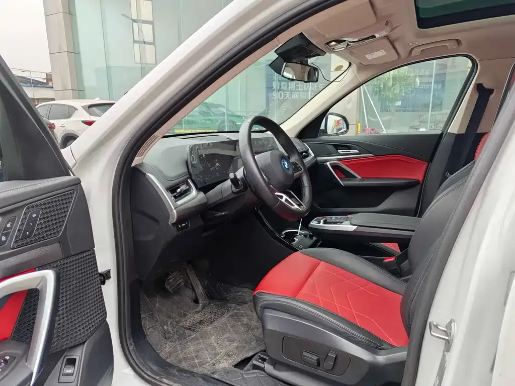BMW iX1 2025 из CN, фото 3