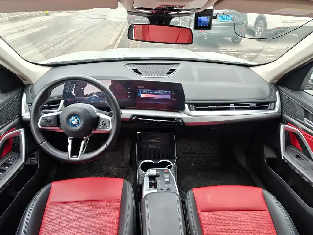 BMW iX1 2025 из CN, фото 4