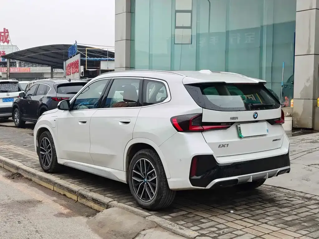 BMW iX1 2025 из CN, фото 8