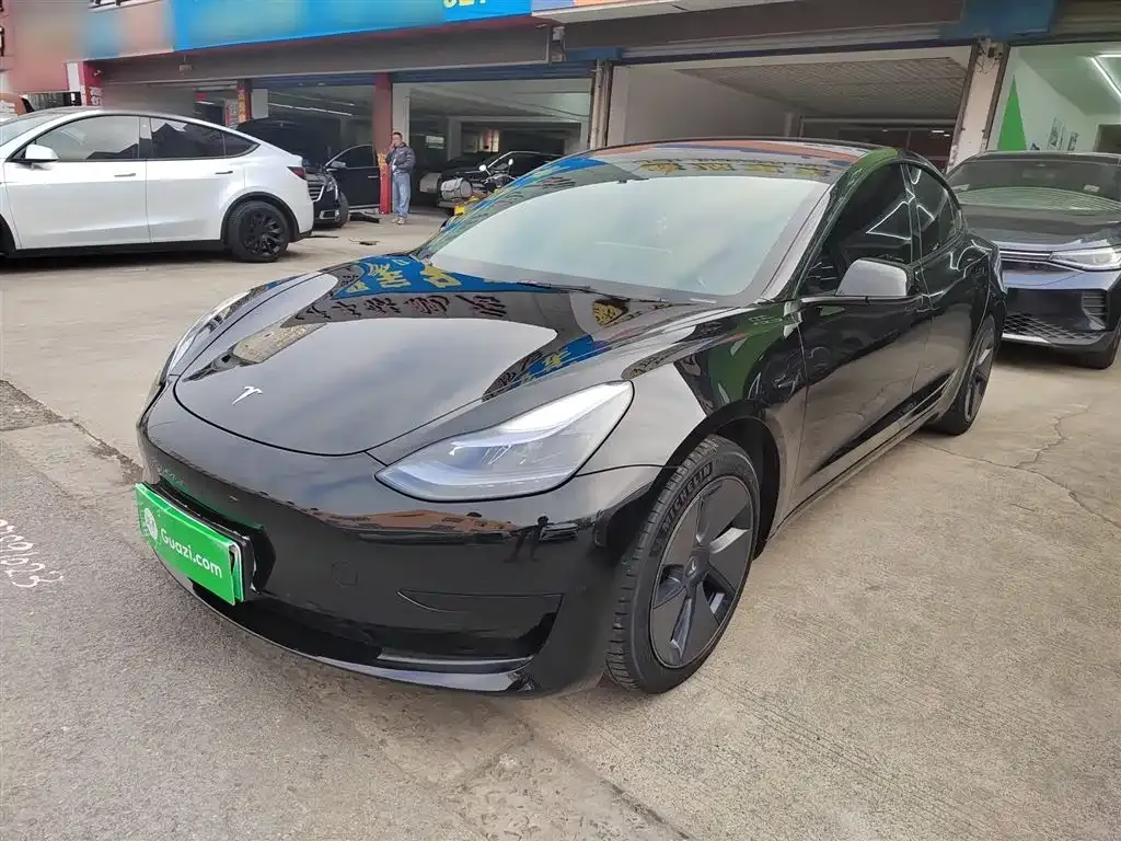 Tesla Model 3 — фото 1