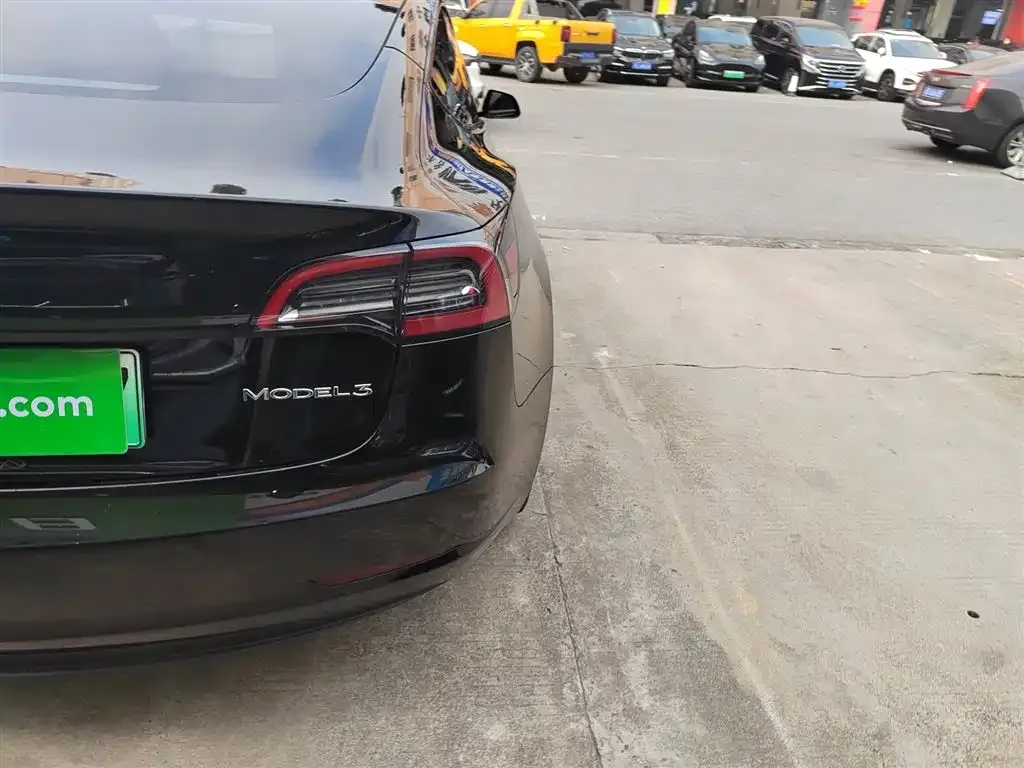 Tesla Model 3 — фото 3