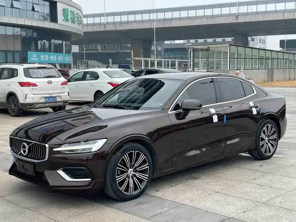 Volvo S60 2021 из CN, фото 1