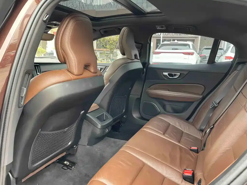 Volvo S60 2021 из CN, фото 9