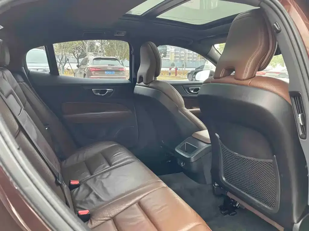 Volvo S60 2021 из CN, фото 10