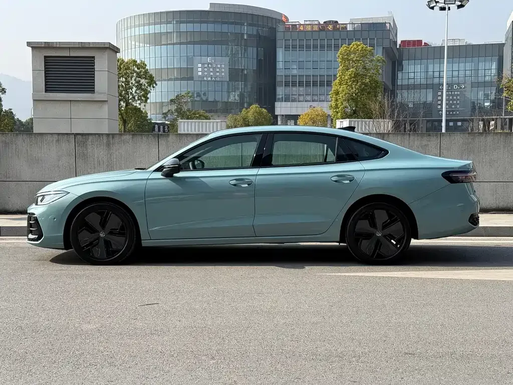 Volkswagen Passat 2024 из CN, фото 9