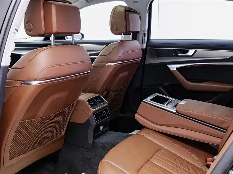 Audi A6L 2021 из CN, фото 4