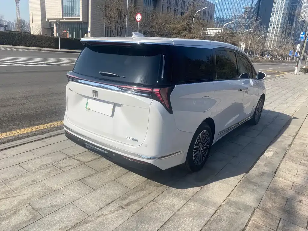 Buick GL8 Hybrid — фото 9