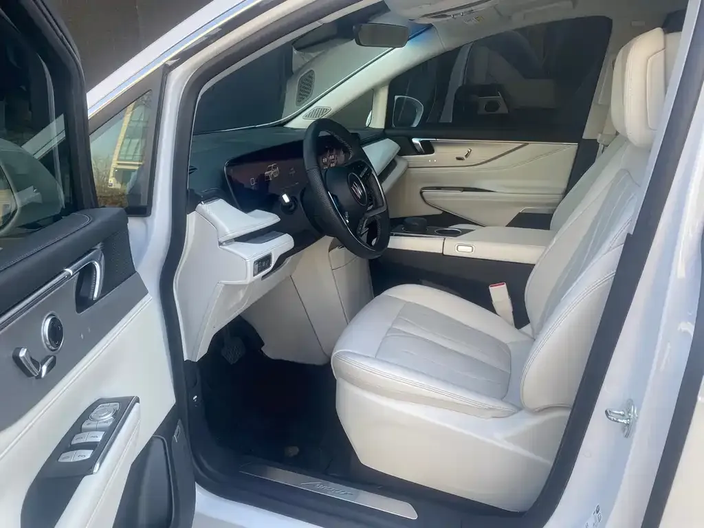 Buick GL8 Hybrid — фото 3