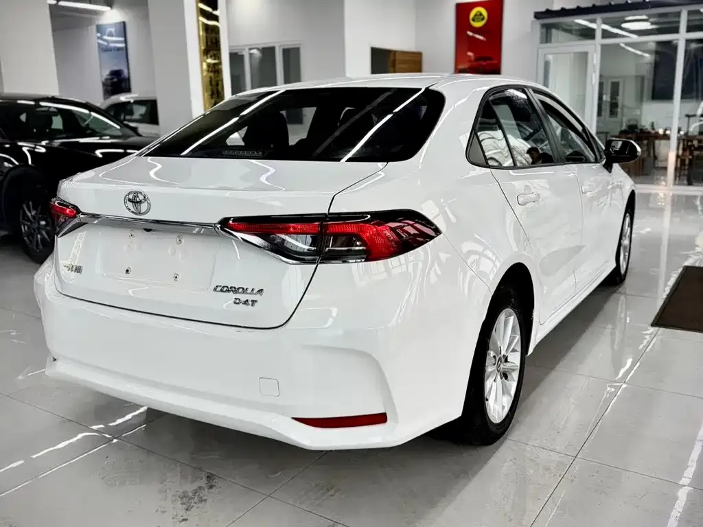 Toyota Corolla — фото 7