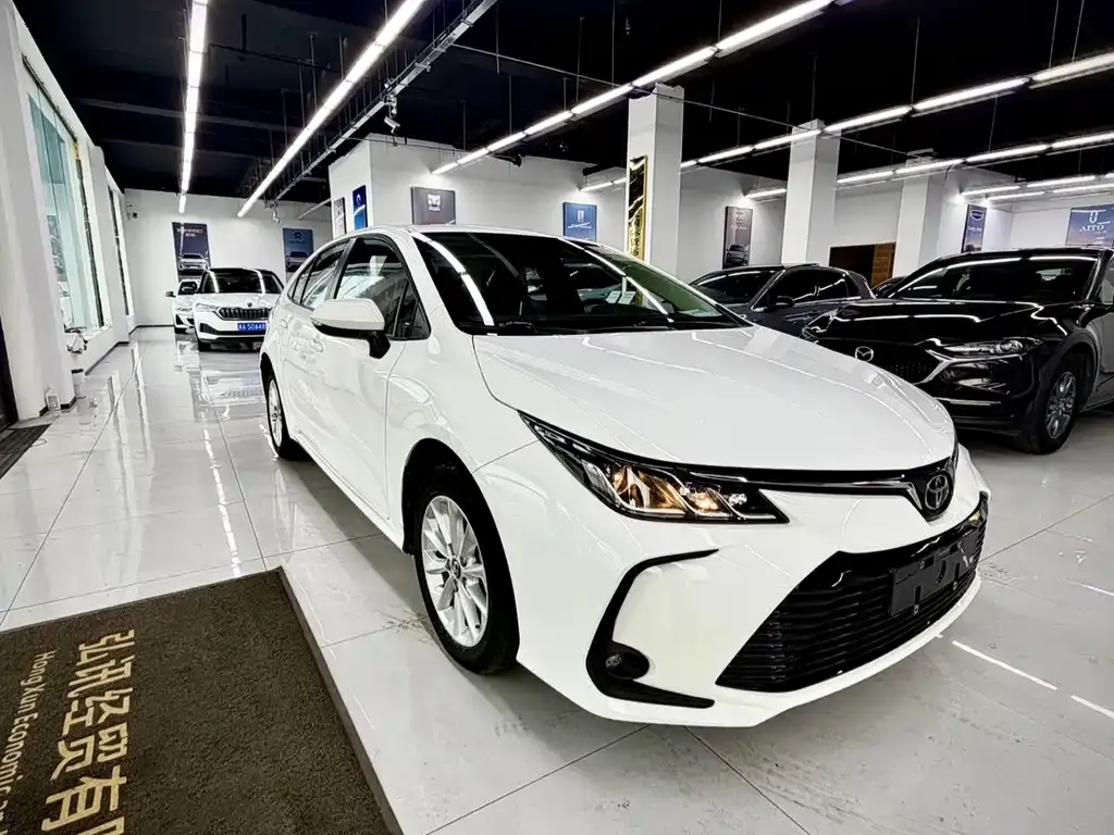 Toyota Corolla — фото 10