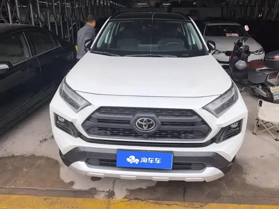 Toyota RAV4 2023 из CN, фото 9