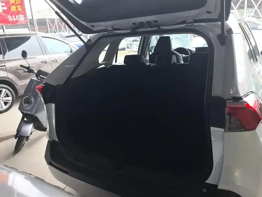Toyota RAV4 2023 из CN, фото 10