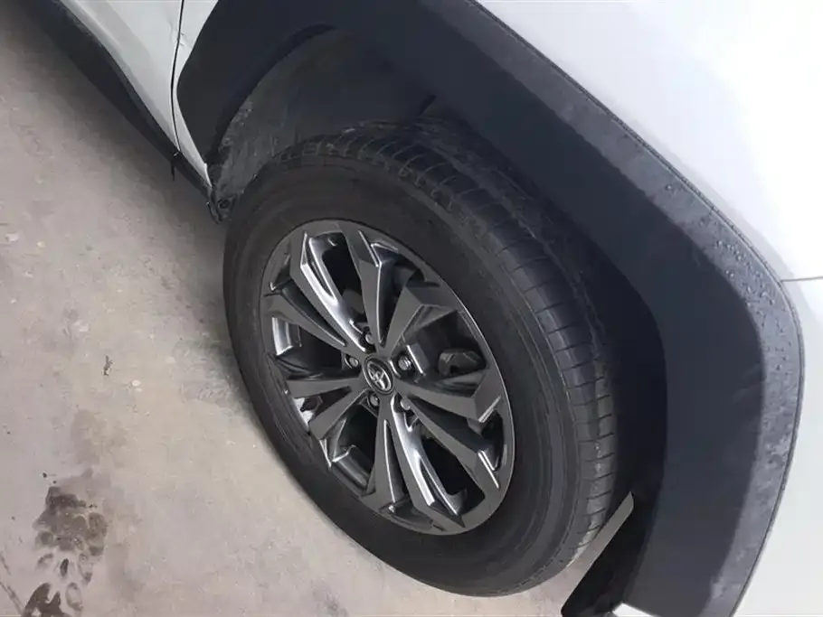 Toyota RAV4 2023 из CN, фото 3