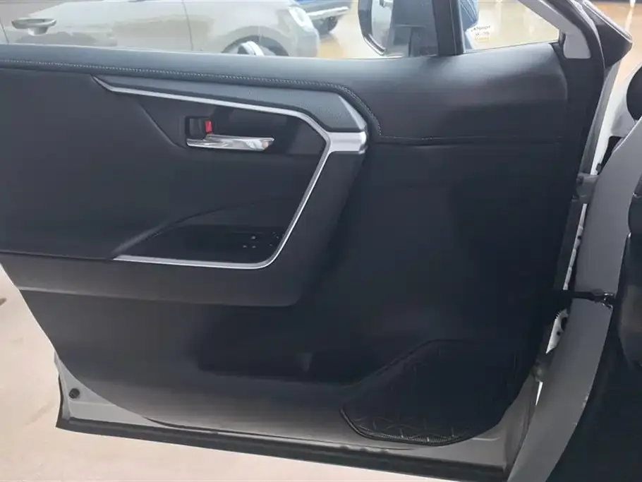Toyota RAV4 2023 из CN, фото 8