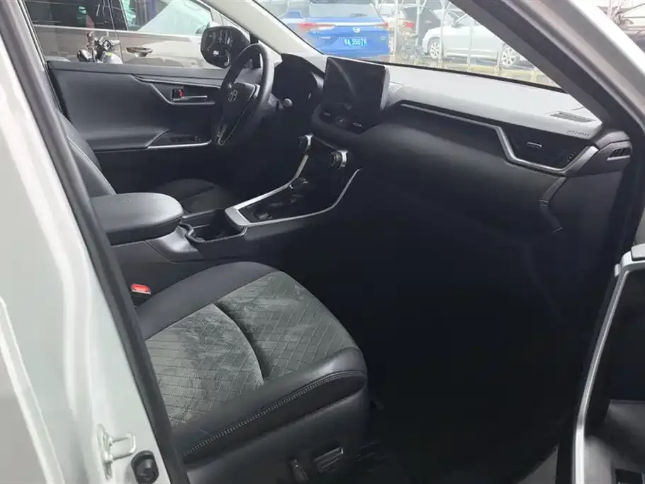 Toyota RAV4 2023 из CN, фото 6