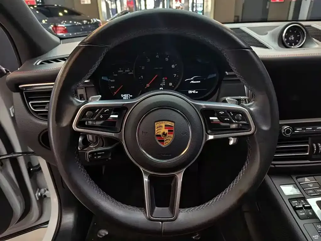 Porsche Macan — фото 9