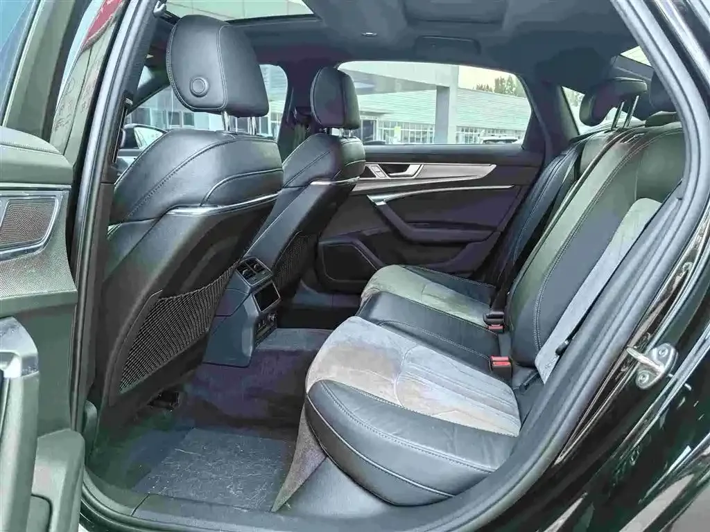 Audi A6L 2023 из CN, фото 10
