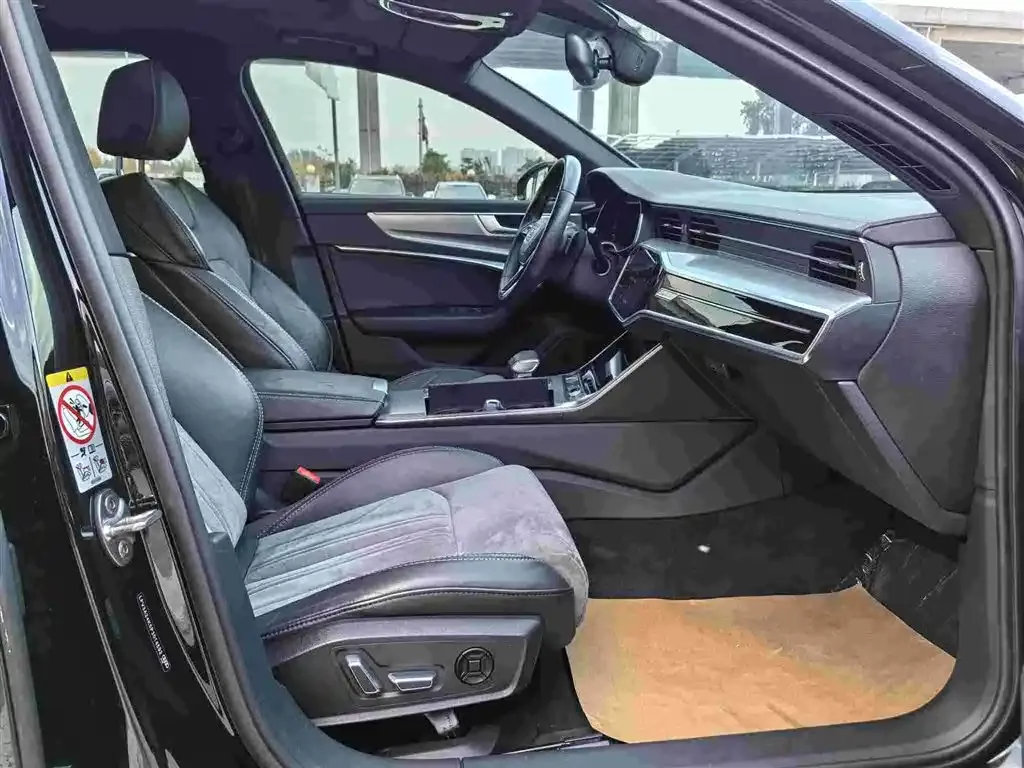 Audi A6L 2023 из CN, фото 8