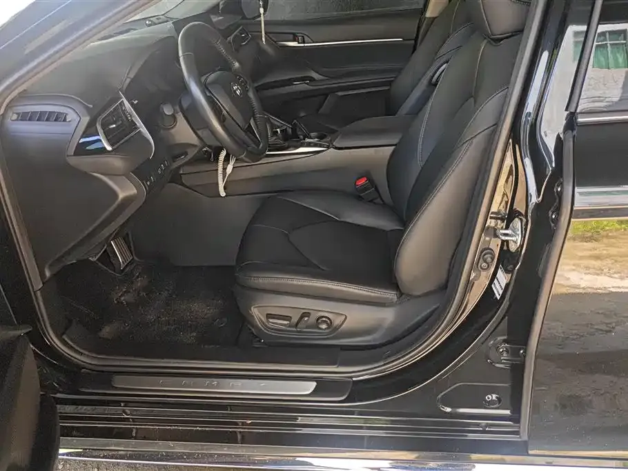 Toyota Camry 2023 из CN, фото 2