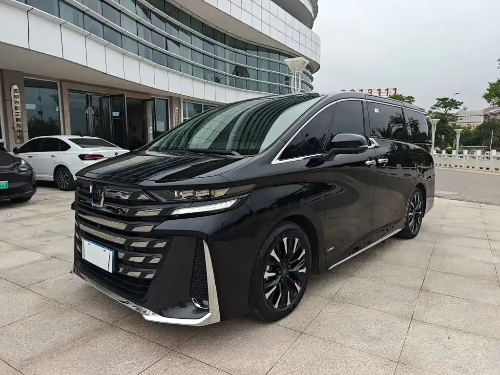 Toyota Vellfire 2024 из CN, фото 1