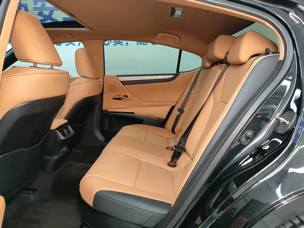 Lexus ES 2025 из CN, фото 2