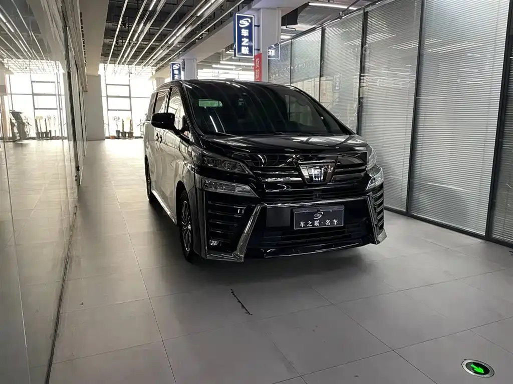 Toyota Vellfire 2023 из CN, фото 1