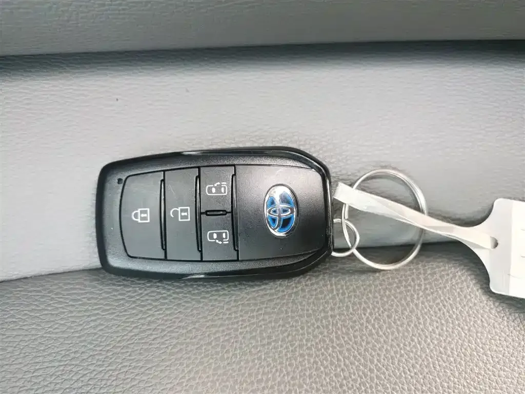Toyota Granvia 2024 из CN, фото 9