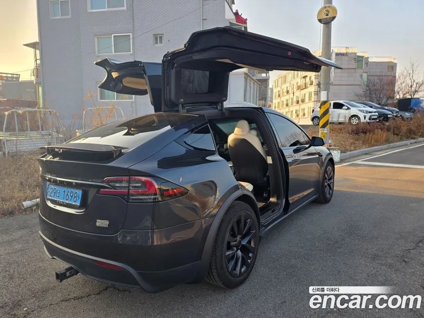 Tesla Model X 2024 из KR, фото 2