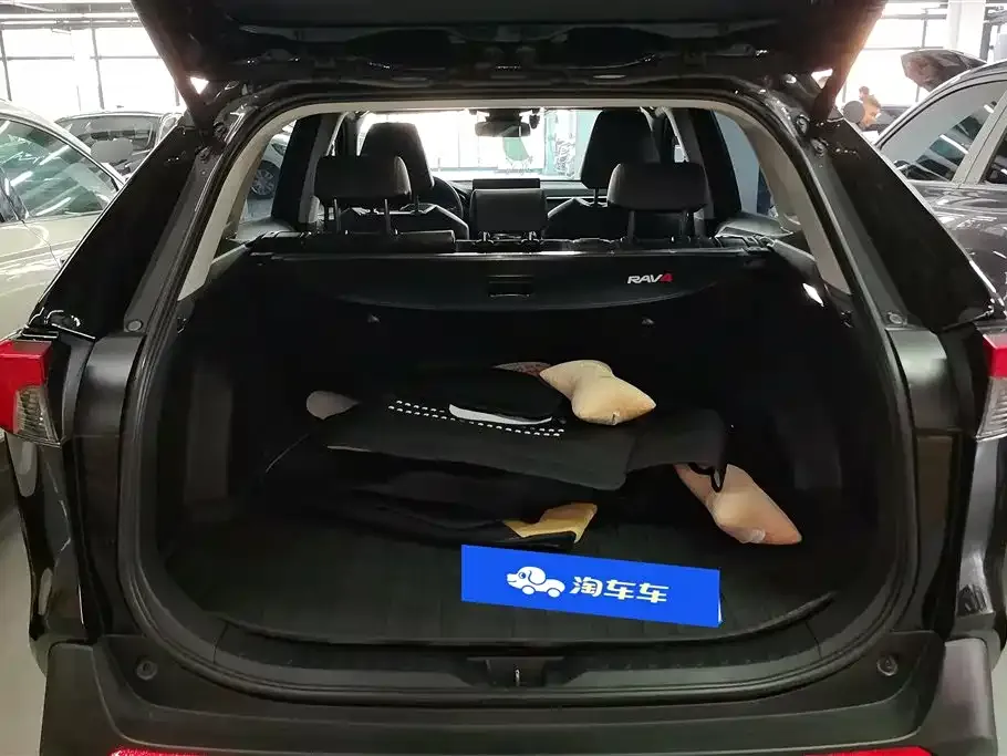 Toyota RAV4 2025 из CN, фото 2