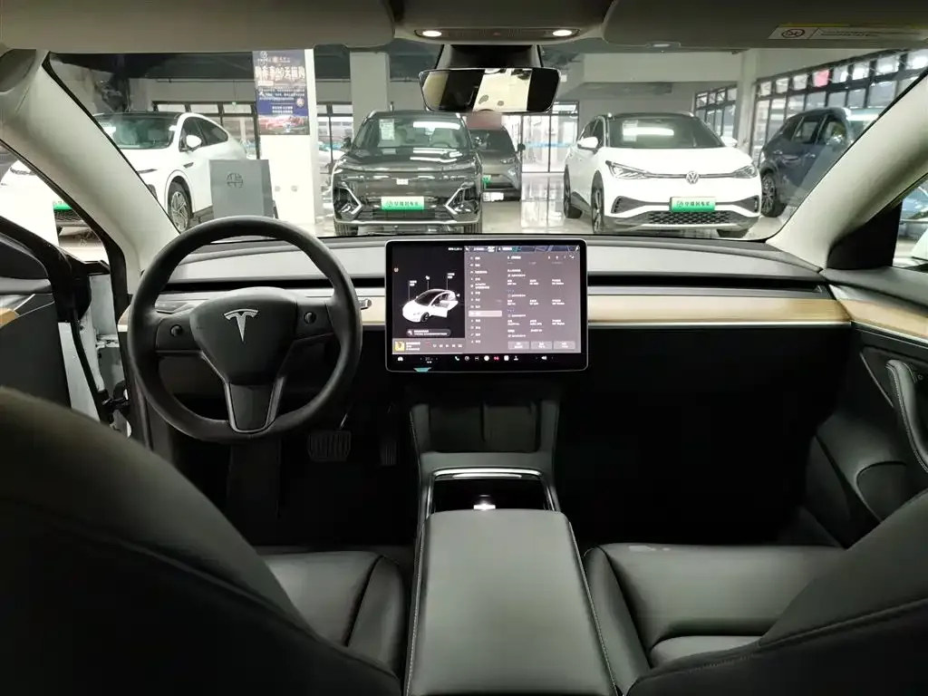 Tesla Model 3 — фото 7